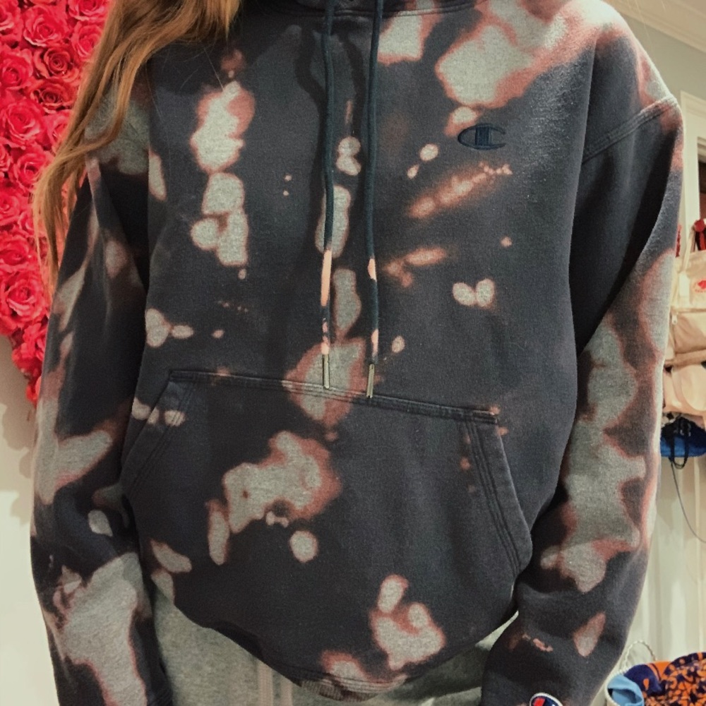 tie dye champion hoodie!!